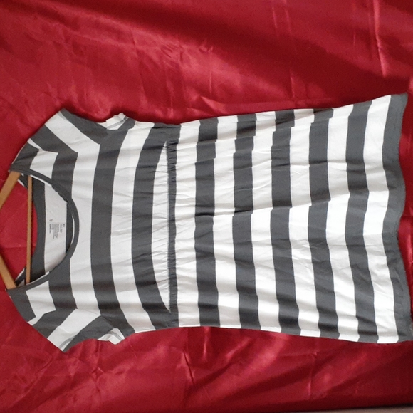 Old navy short sleeved striped summer dress. - Picture 1 of 3